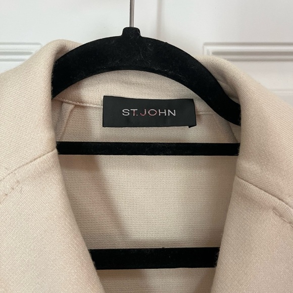 St. John Pearl button long line knit blazer jacket cream size 6 17.5” P2P - Picture 3 of 5